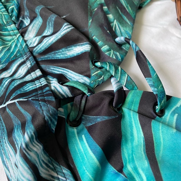 Tropical Leaf Print Ladder Front Bikini Top - Picture 12 of 12